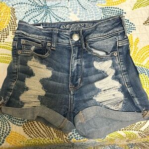 Women’s American Eagle Jean shorts ripped 2